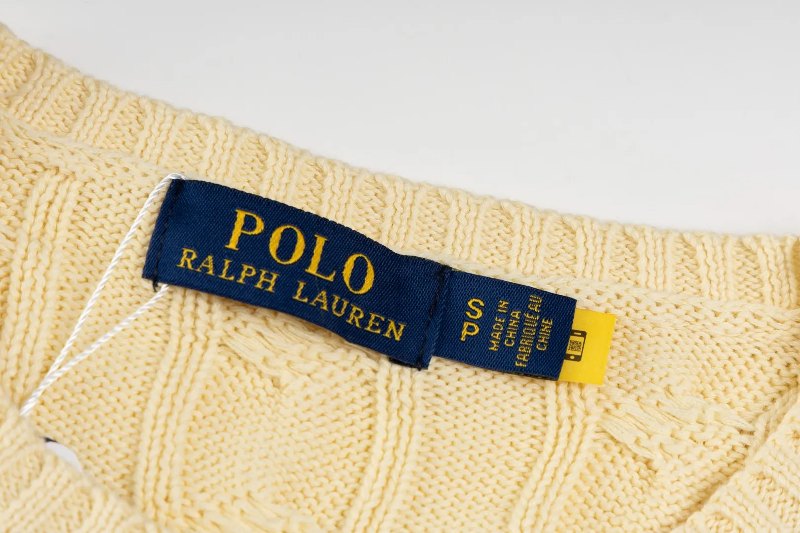 P220 #R91 RALPH LAUREN Ralph Lauren fourteen colors classic small label embroidery round neck pullover cable cardigan sweater men's top, high-density LOGO embroidery on the chest, original customization of tag accessories. Made of pure cotton yarn, pure cotton is skin-friendly and comfortable, small label war horse embroidered twist button round neck sweater 🐎 high quality, follow the blogger to learn how to wear it! Let’s buy a Ralph Lauren cable sweater. It’s a super hard-to-find series after it became popular. It’s hard to find one on the official website. It’s simple and practical to wear, with a lazy and loose feel. The thickened fabric has more texture, feels soft and delicate, and has a loose fit. Whether worn alone or layered, you can wear different styles of fashion with just one piece!   Size：XS S M L Sleeve length: 59/60/61/62/63